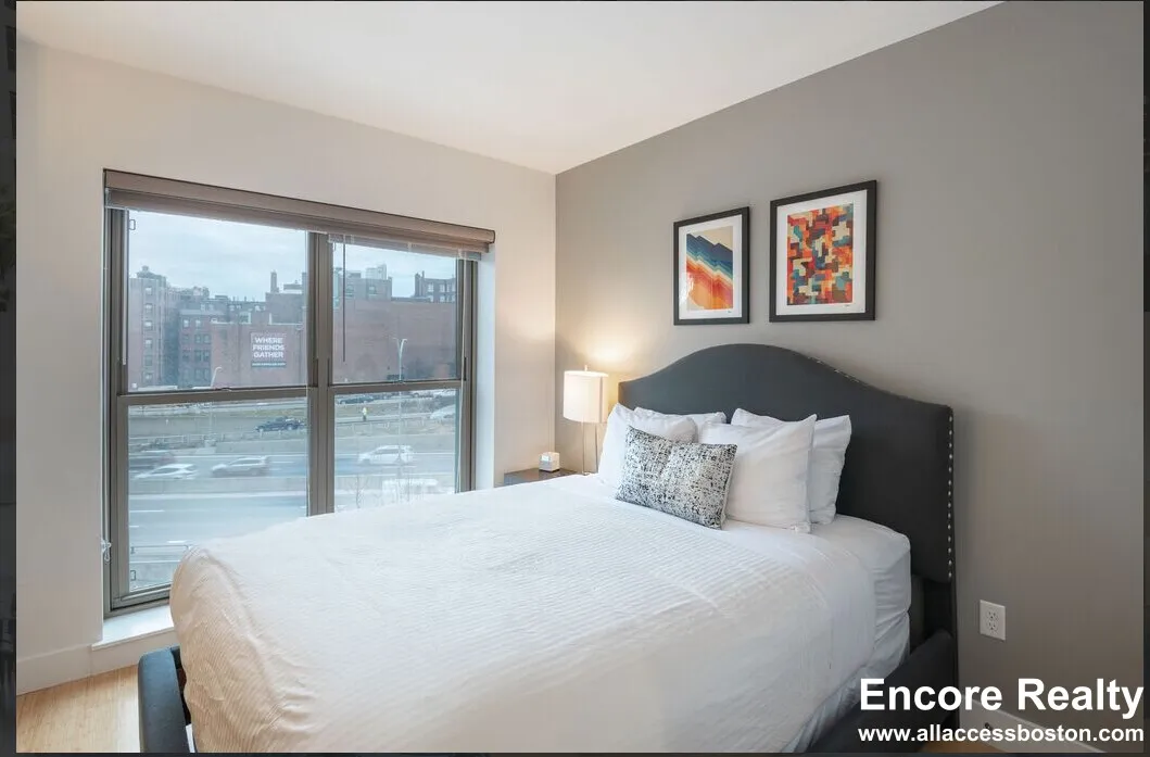 1085 Boylston St, Fenway