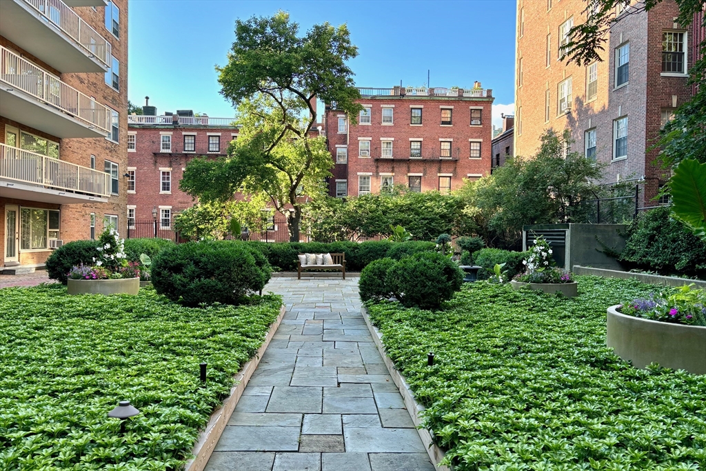 145 Pinckney St, Beacon Hill