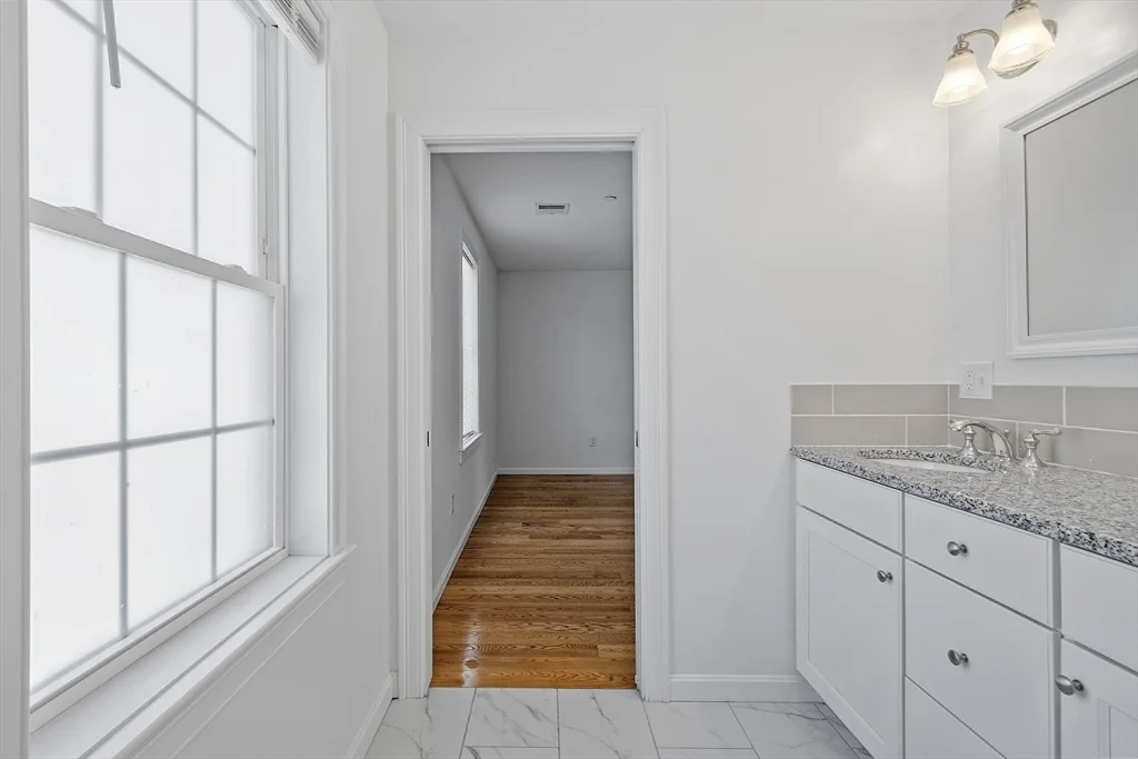 27 Mill St, Quincy