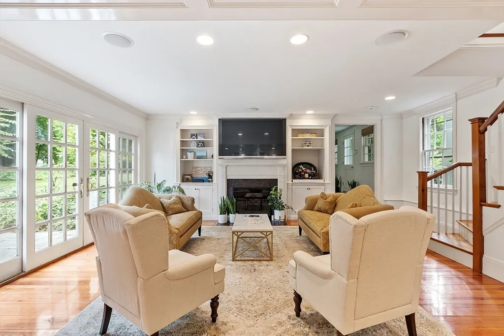 251A Old Billerica Rd, Bedford