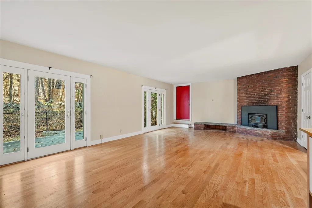 379 Concord Rd, Sudbury