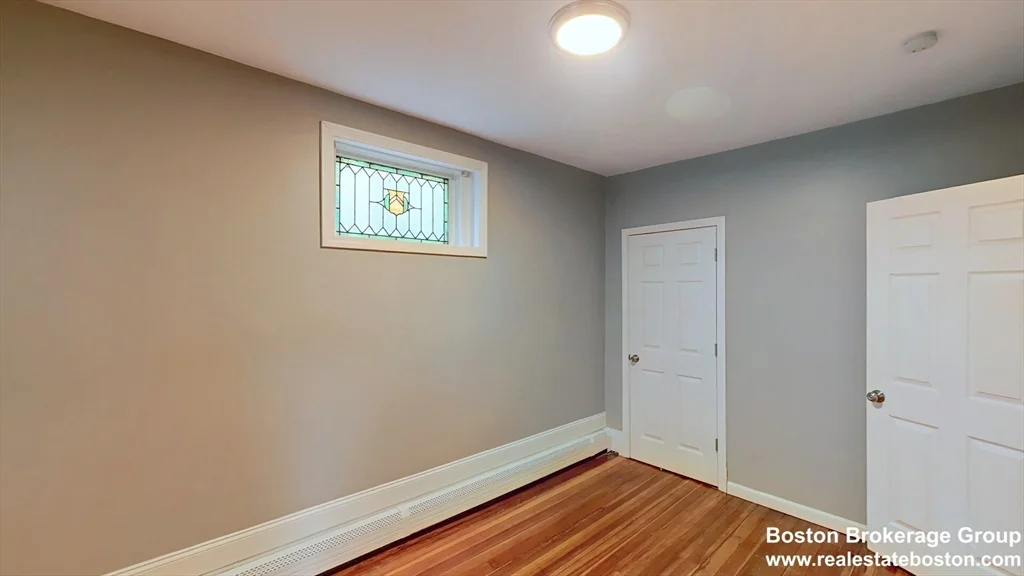 4A Weld Ave, Roxbury