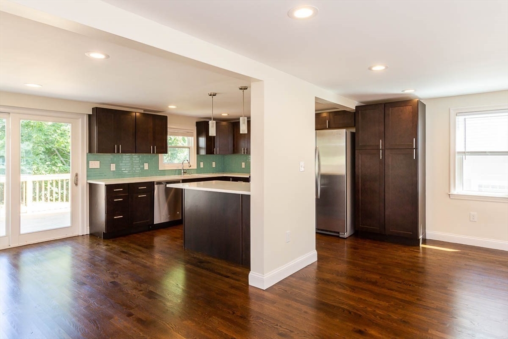 77 Rock Glen Rd, Medford