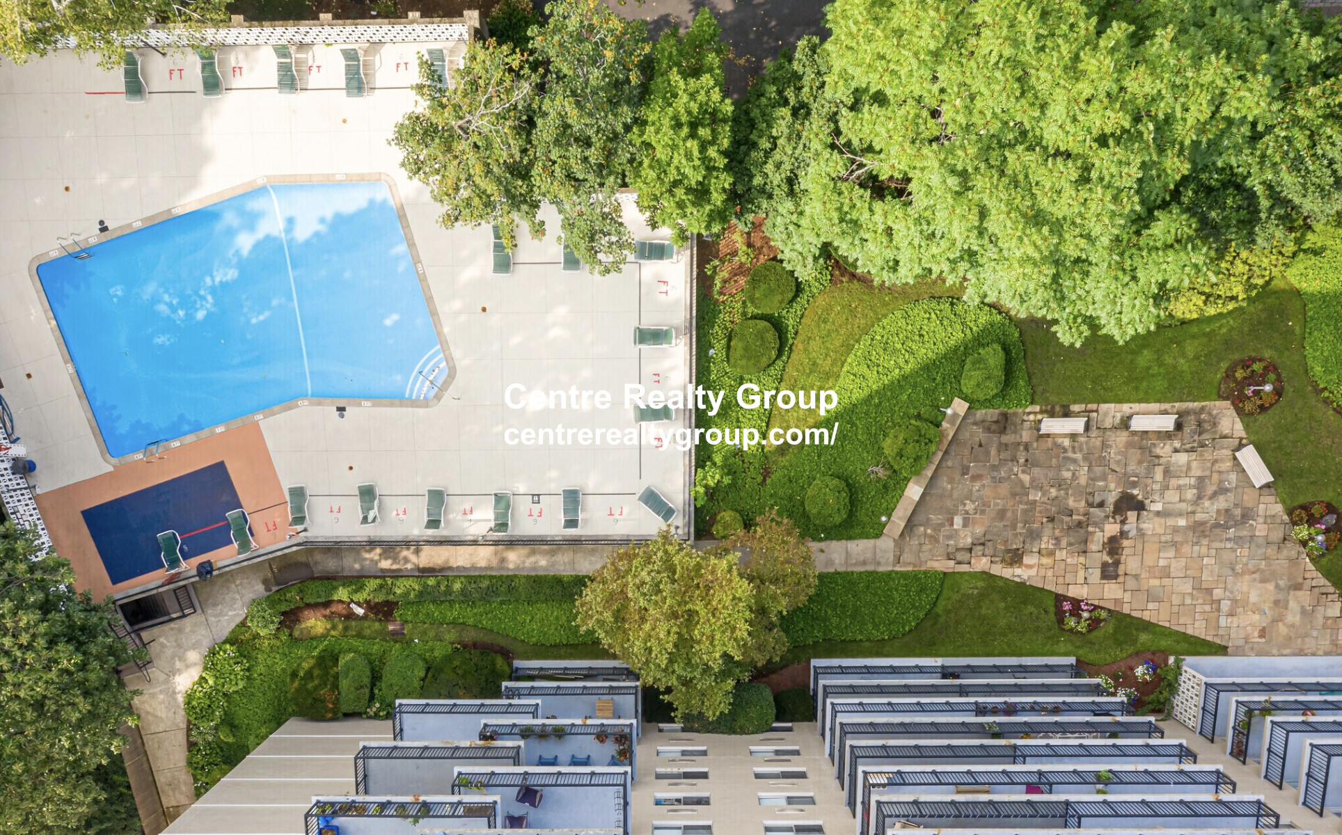 101 Monmouth Ct, Longwood