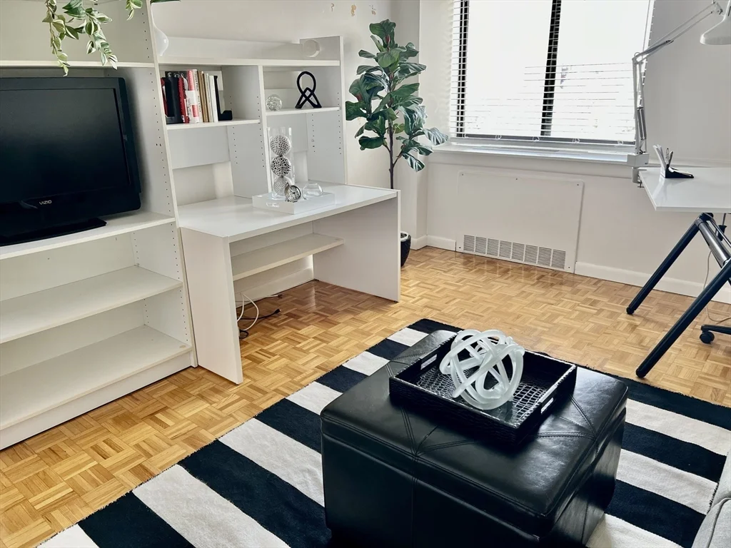 300 Lynn Shore Dr, Lynn