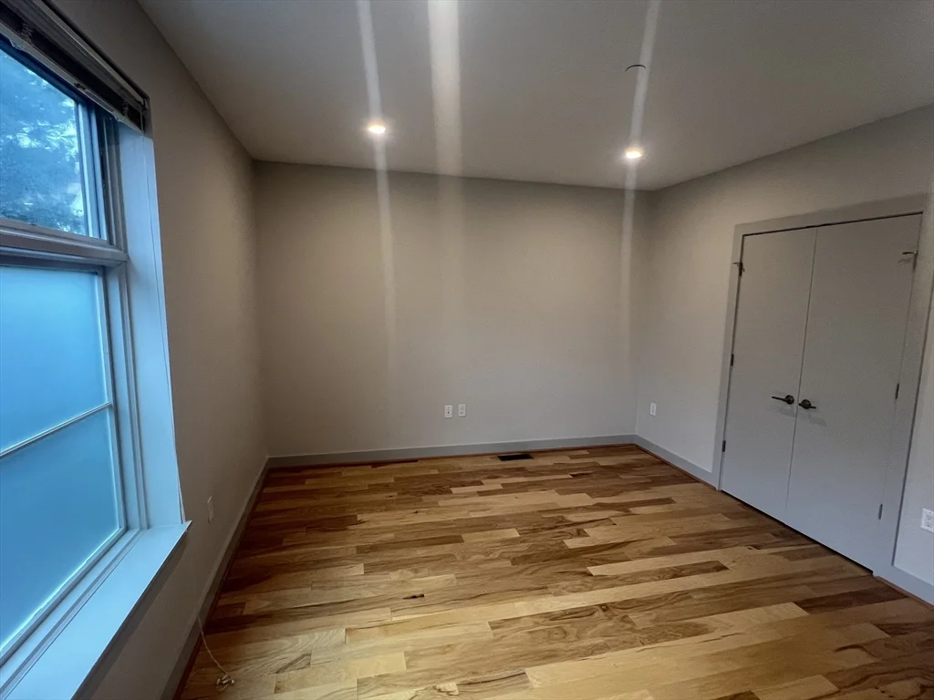 150 Adams St, Newton