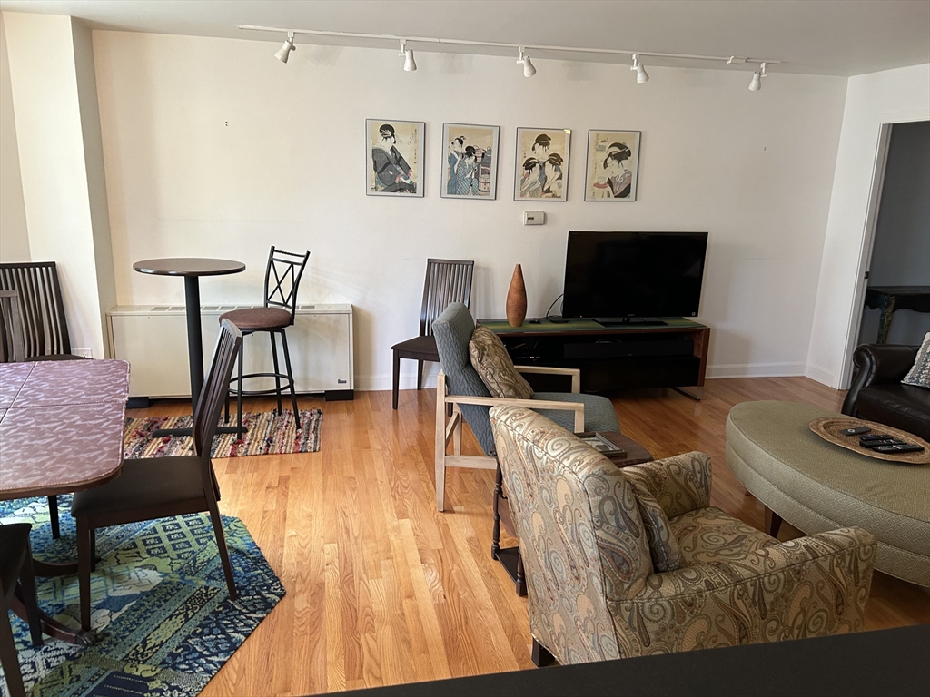 27 Bowdoin, Beacon Hill