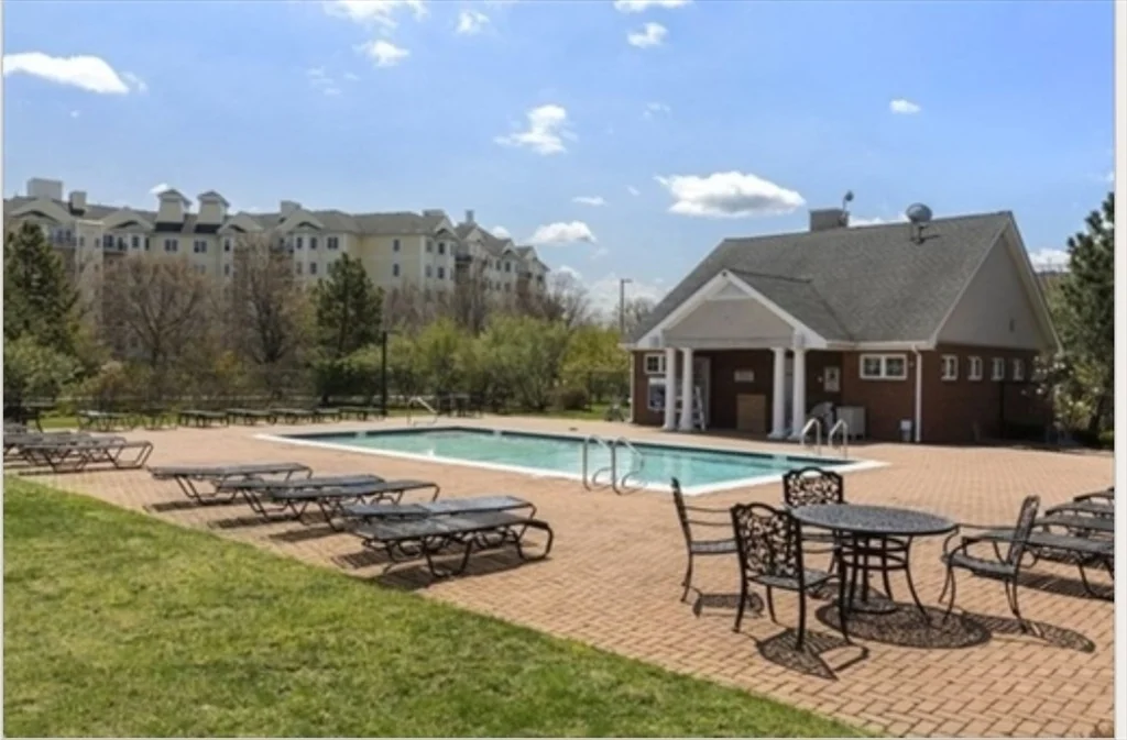 10 Seaport Dr, Quincy