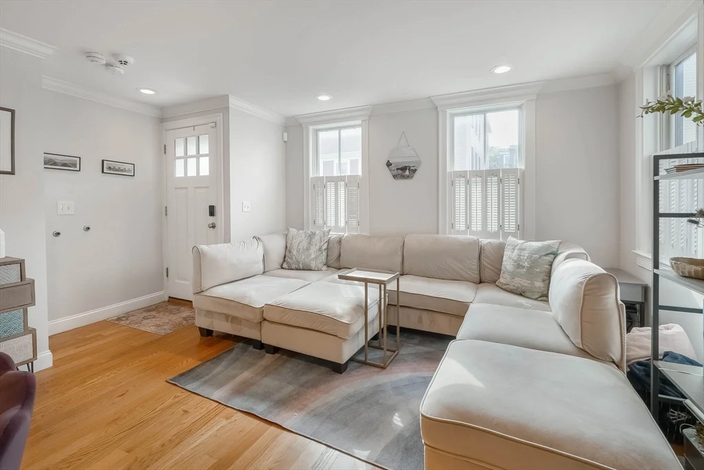 65 Green St, Charlestown
