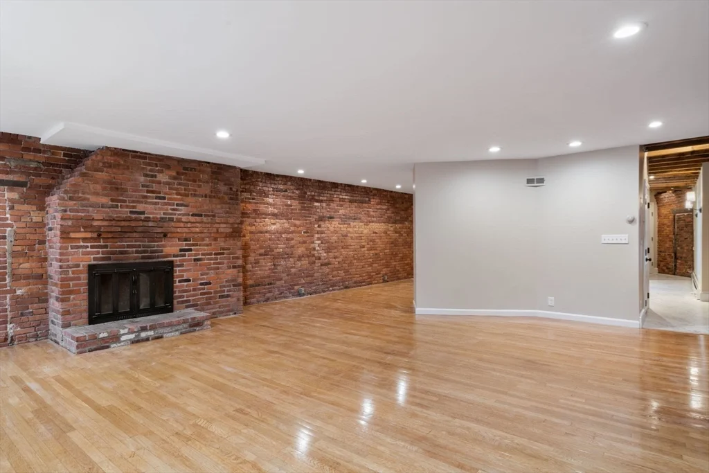 130 Fulton St, Waterfront