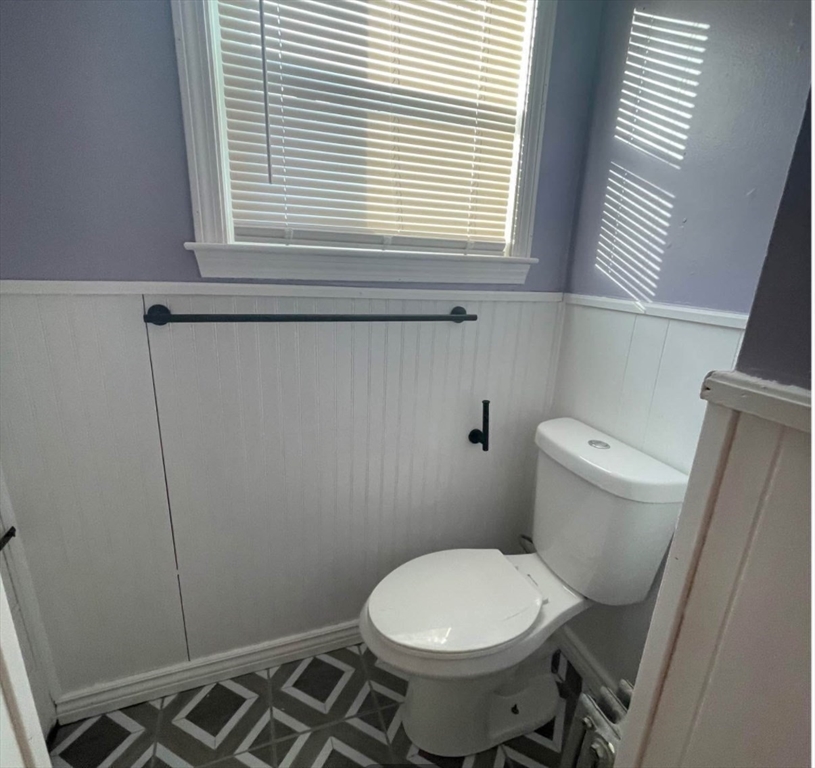 512 Pine St, Fall River