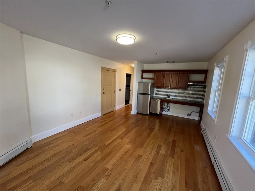 2 Coburn St, Framingham