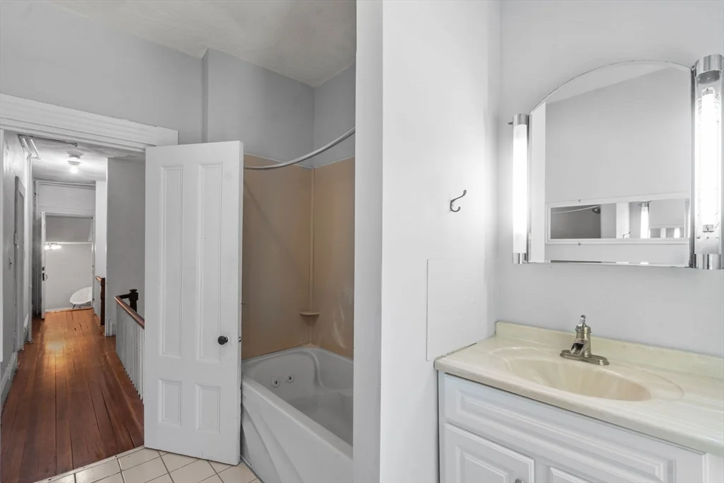 101 Mount Pleasant Ave, Roxbury