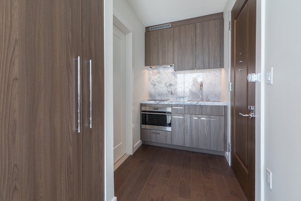 40 Trinity Pl, Back Bay