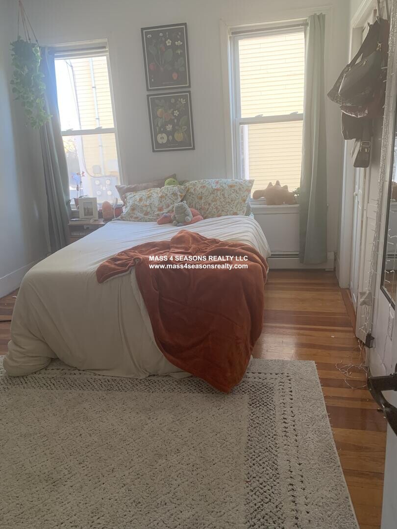 22 Fisher Ave, Mission Hill