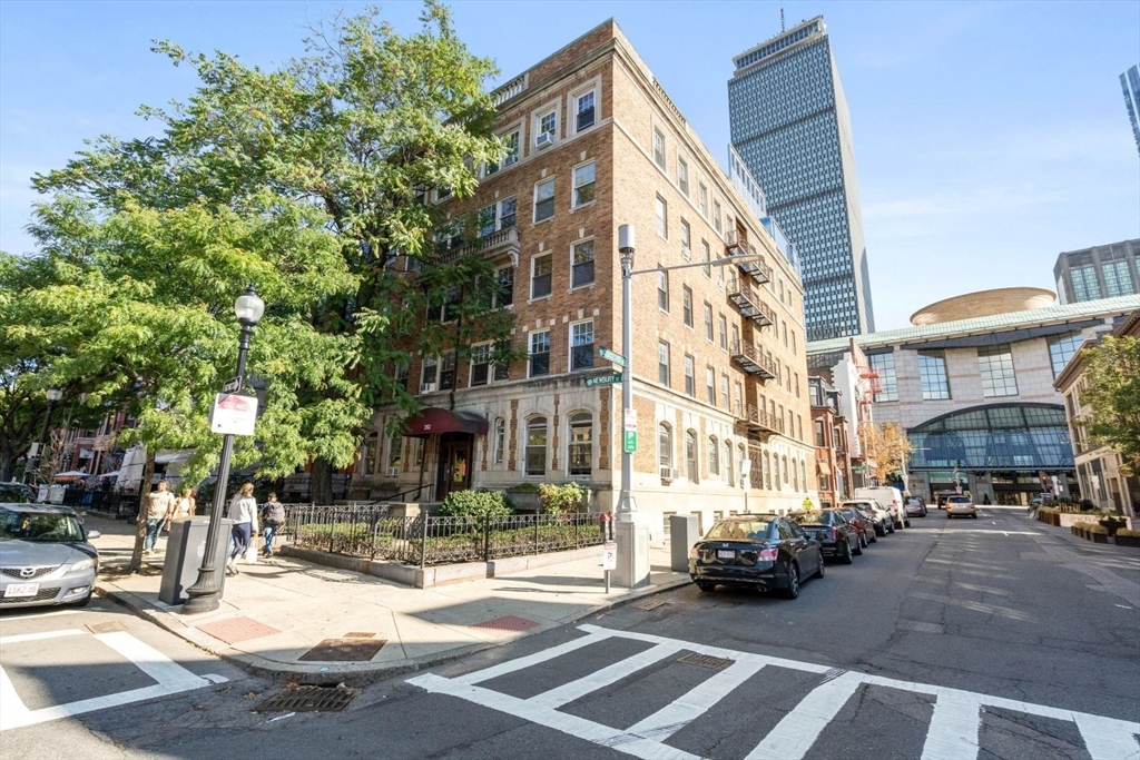 282 Newbury St, Back Bay