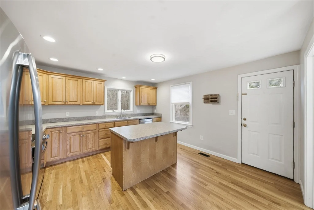 184 Park St, North Reading