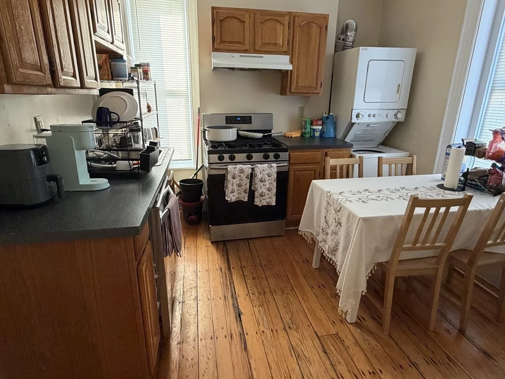 227 Roxbury St, Roxbury