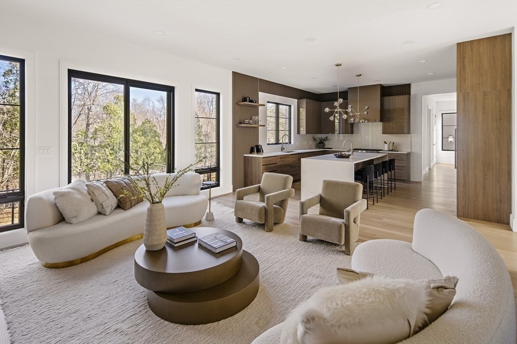 71 Harwich Rd, Chestnut Hill