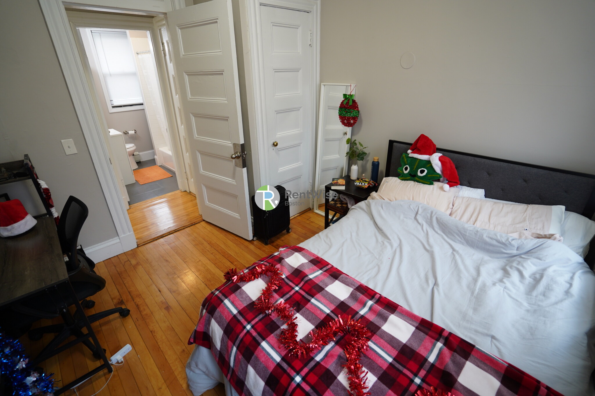 72 Gardner St, Allston