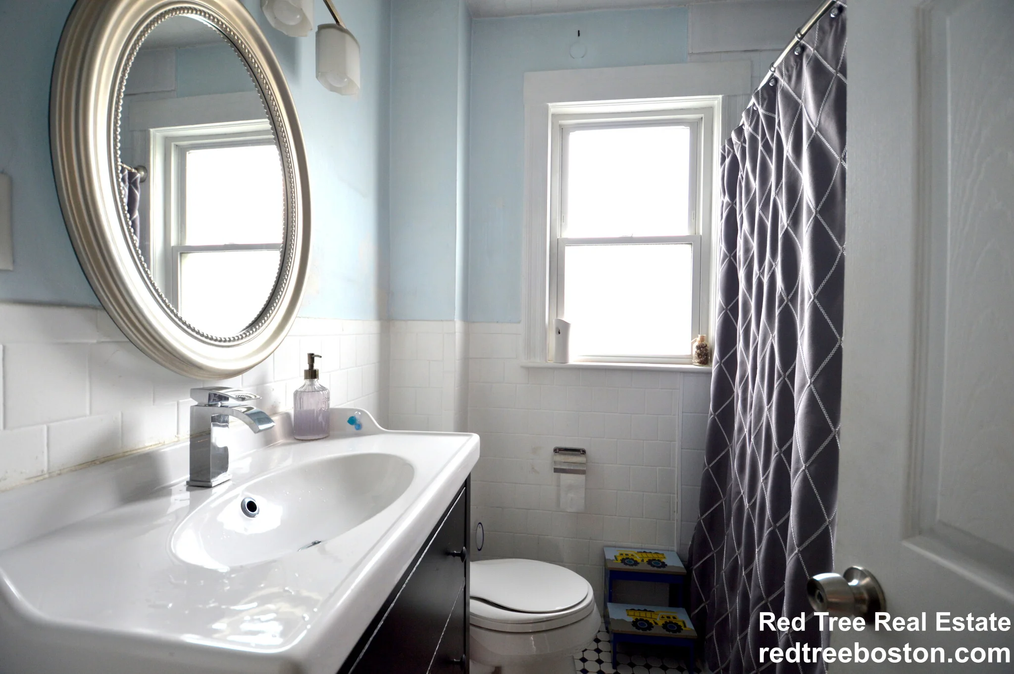 26 Garnet Rd, West Roxbury