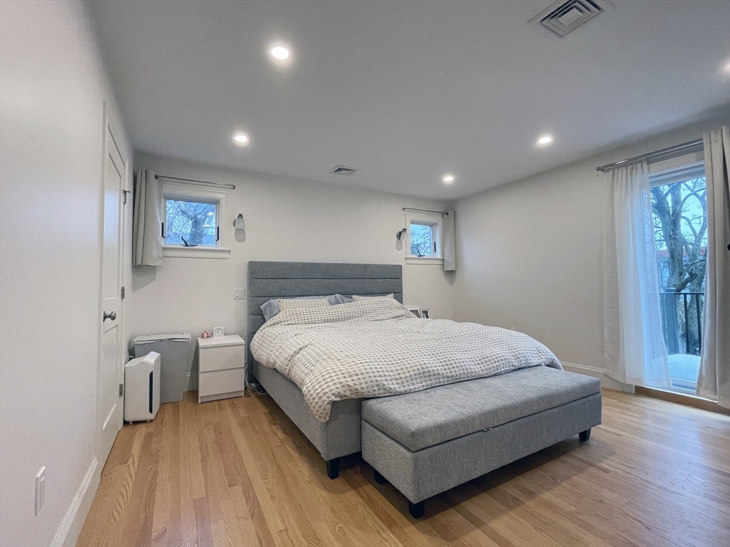 72 Holland, Winchester