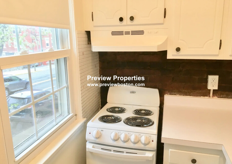 82 South Huntington Ave, Jamaica Plain