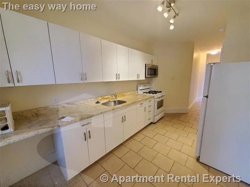 991 Massachusetts Ave, Harvard Square