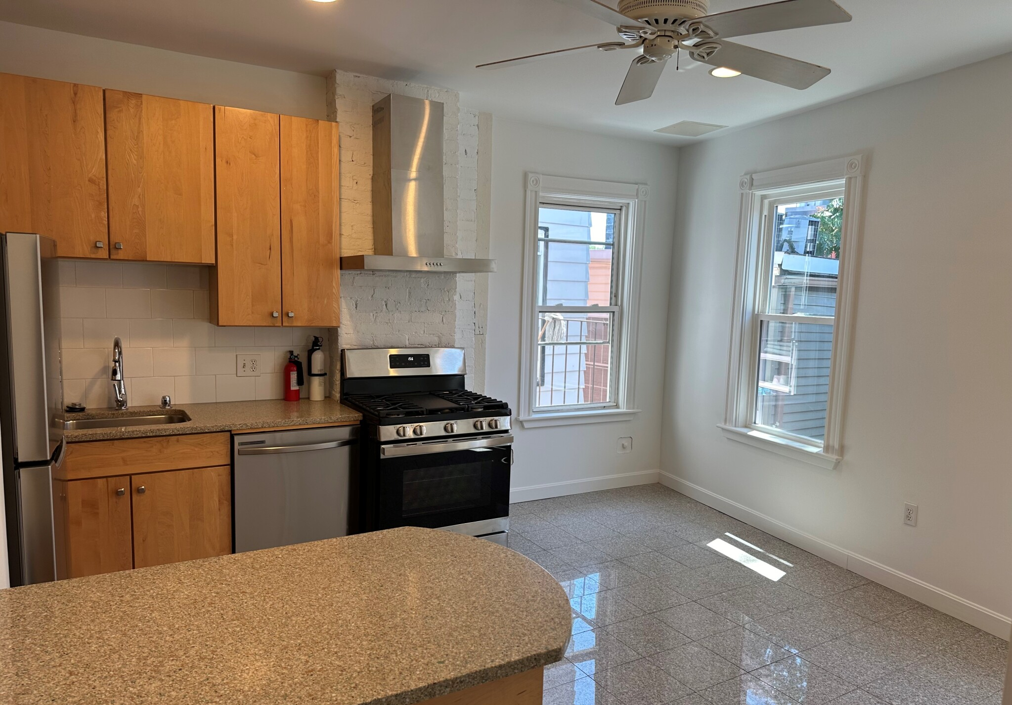 3 bed, 1 bath apartment for rent at 8-10 Boston St Unit 3, South Boston — photo 2 of 5