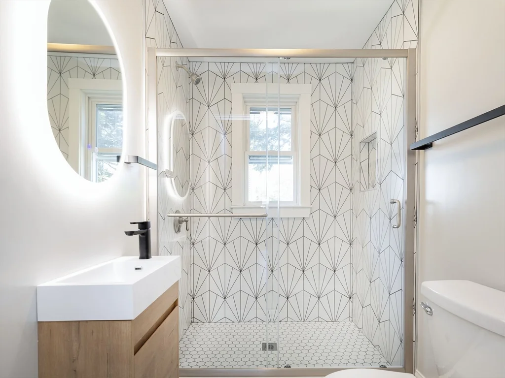 57 Hawthorne St, Davis Square