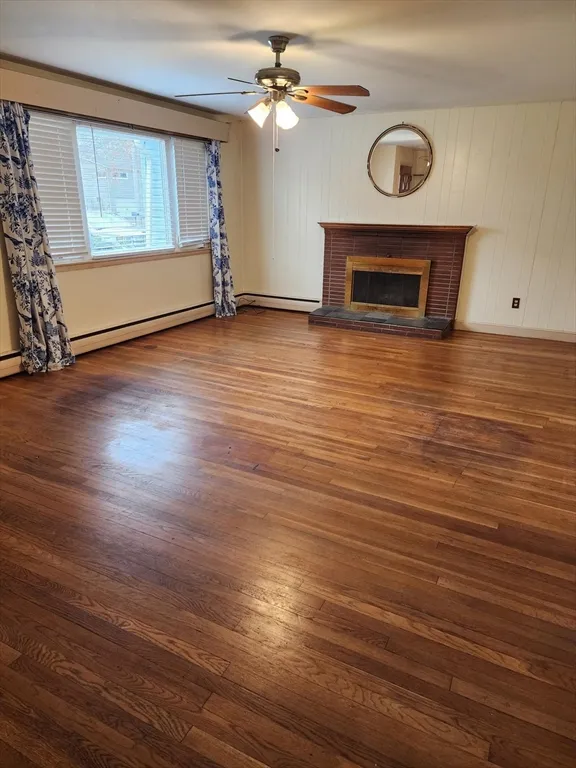 91 Whitcomb Dr, Lancaster