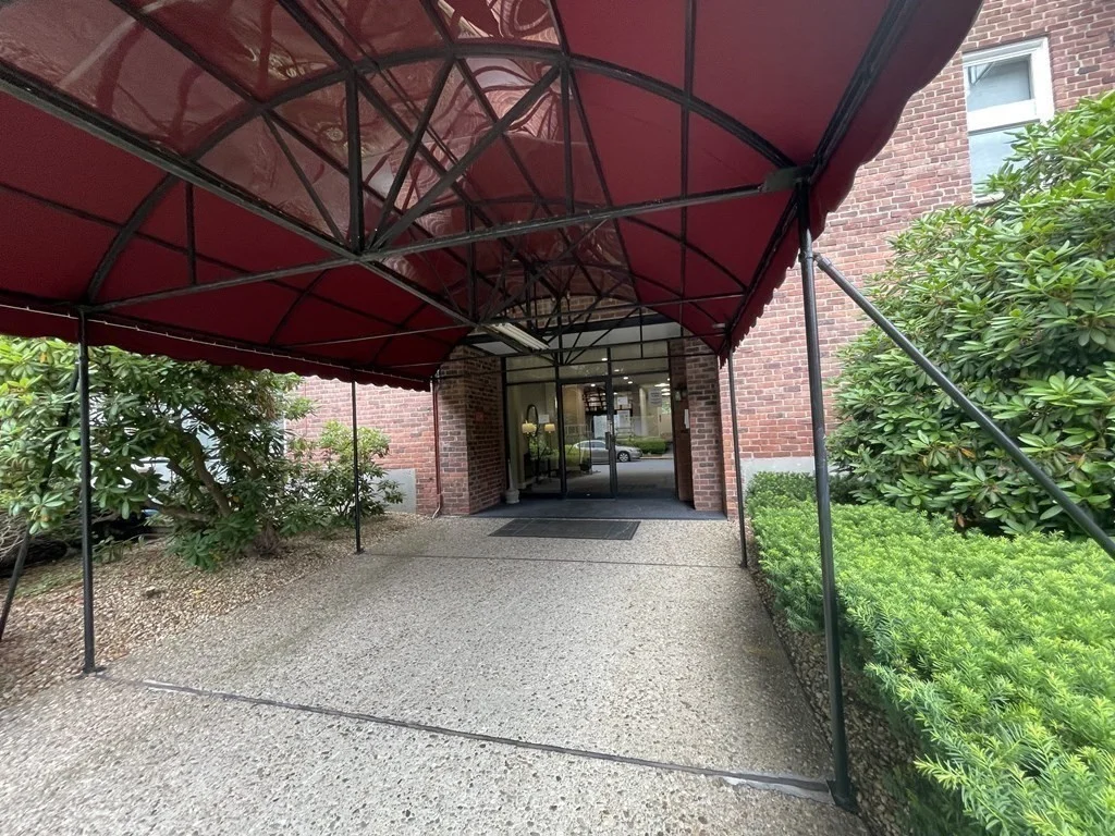 44 Broadlawn, Chestnut Hill