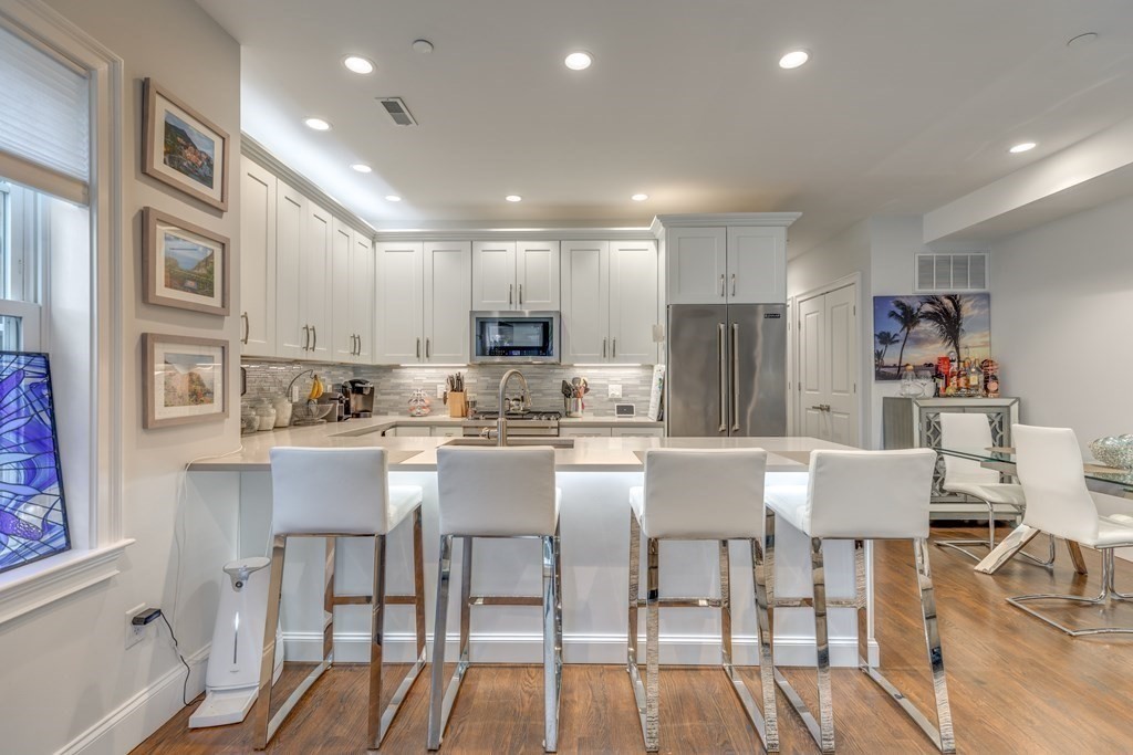 141 W 6th St, South Boston