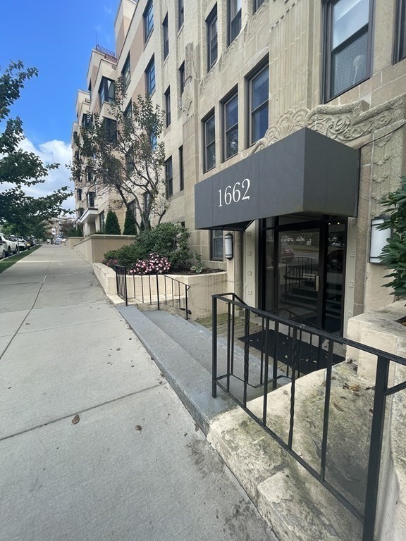 1662 Commonwealth Ave, Brighton