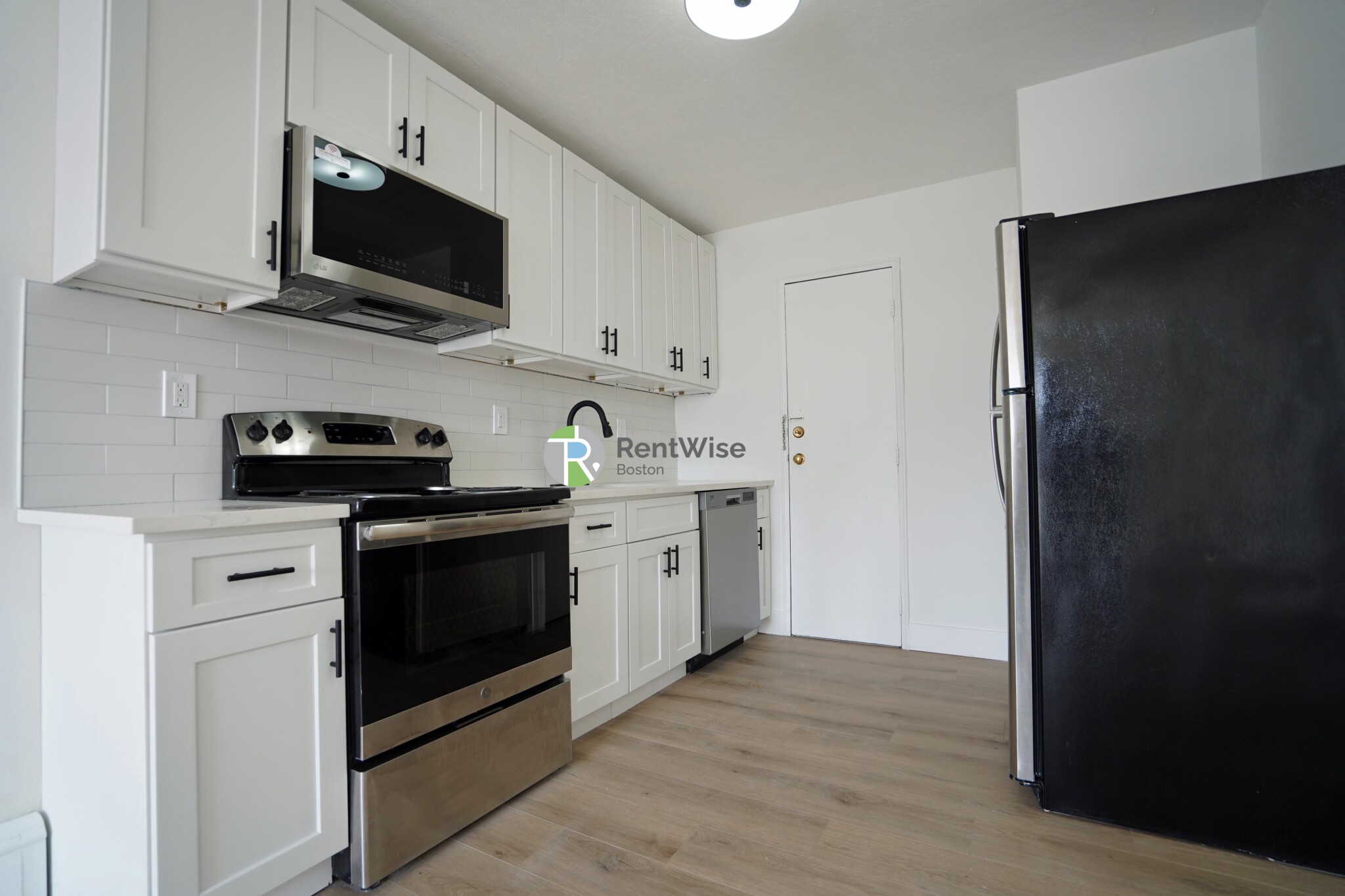 3 bed, 1 bath apartment for rent at 745 East 6th St Unit 1, South Boston — photo 5 of 19