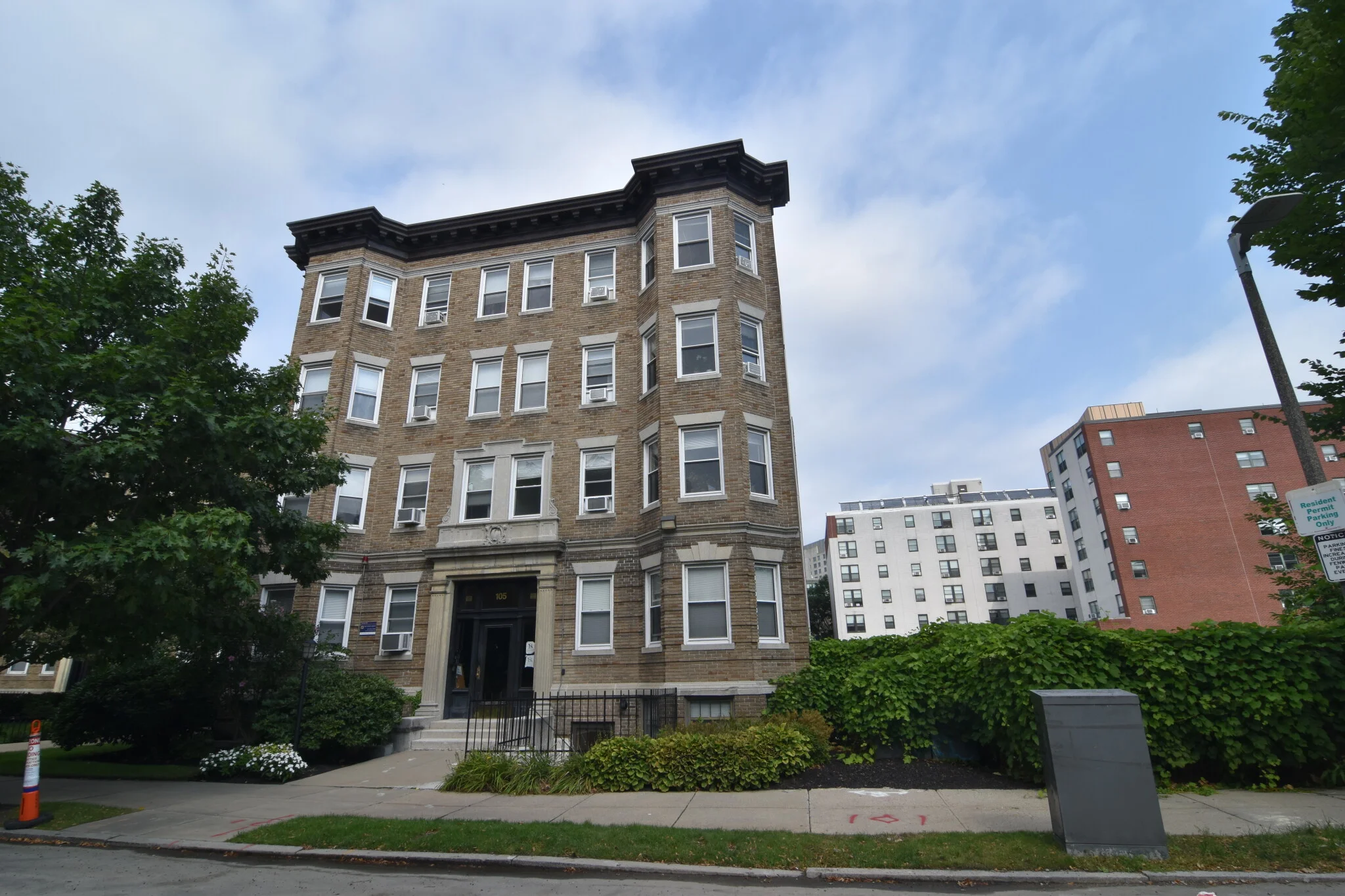 105 Queensberry St, Fenway