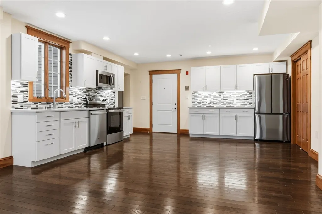 44 Maple St, Danvers Center