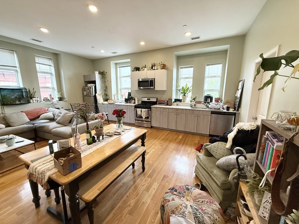 409 Dudley St, Roxbury