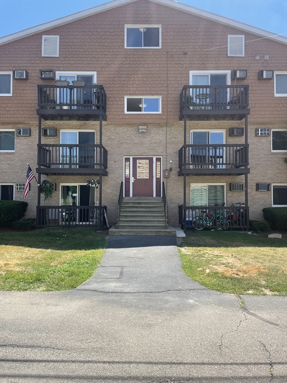 310 Brook Village Rd, Nashua