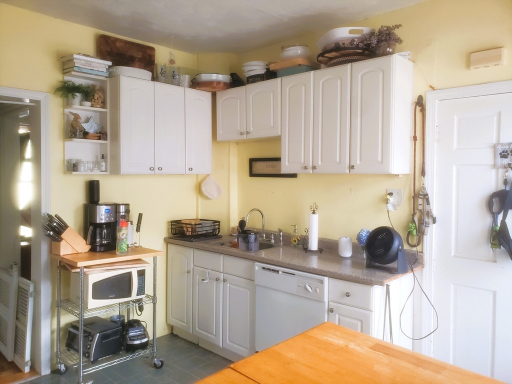 27 Medford St, Medford