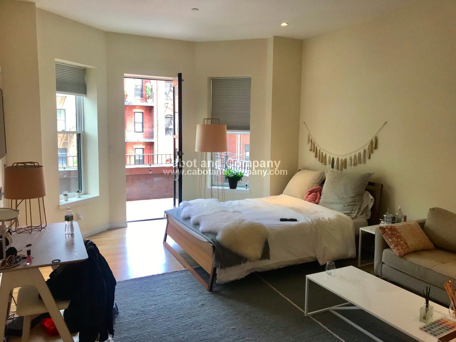 209 Newbury St, Back Bay