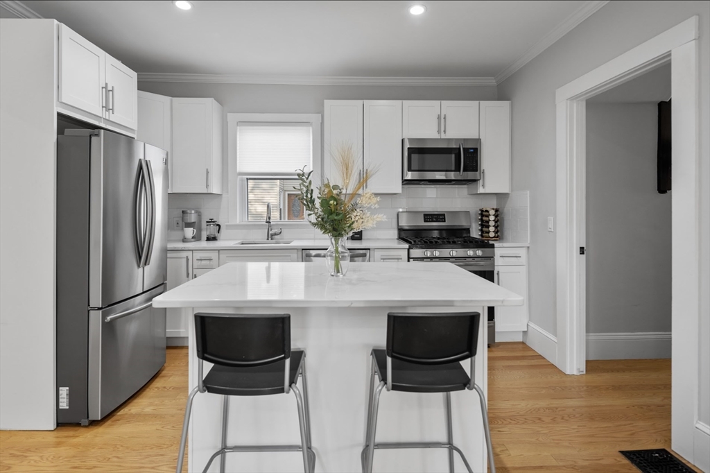 14 Everett St, Medford