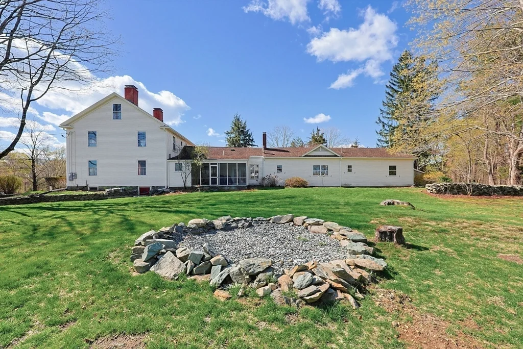 9-13 W Main St, Norton