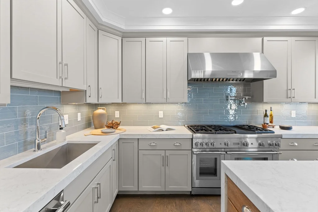 333 W 3rd St, South Boston