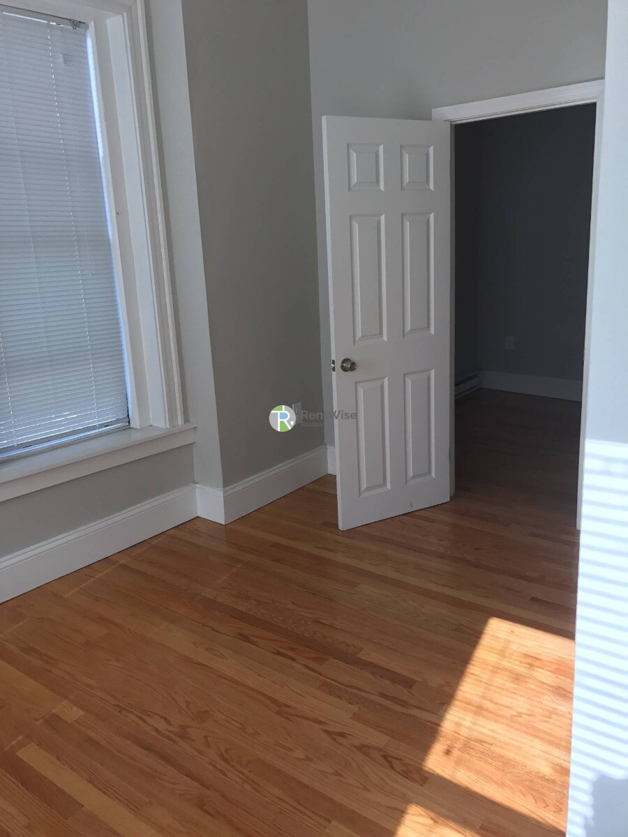 20 Chelsea Ter, East Boston