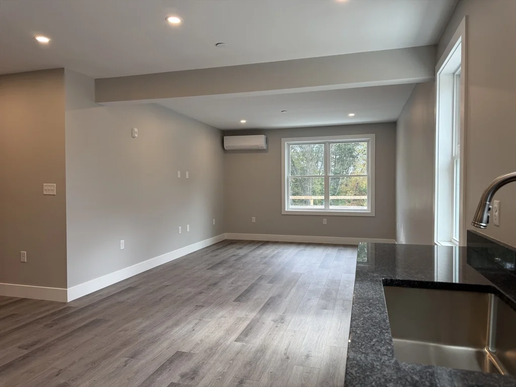 251 Sladen St, Dracut