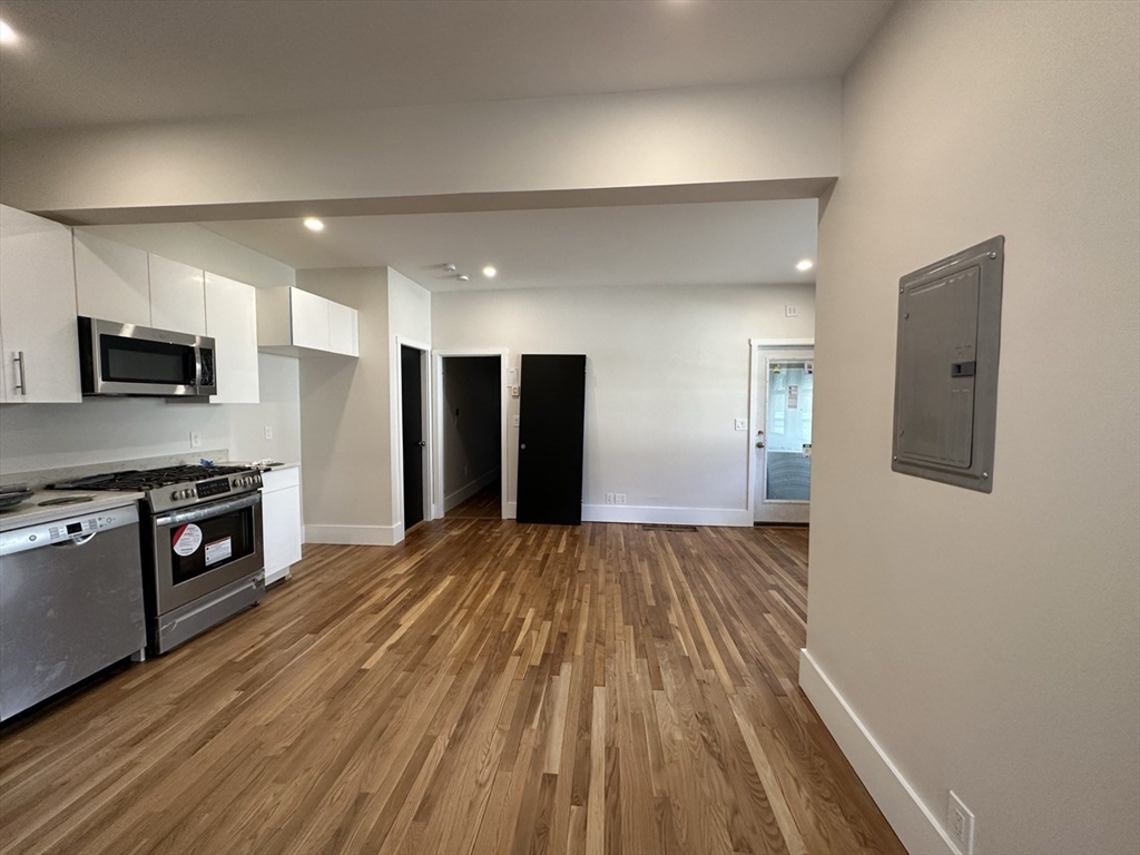 289 Walnut Stoughton, Stoughton