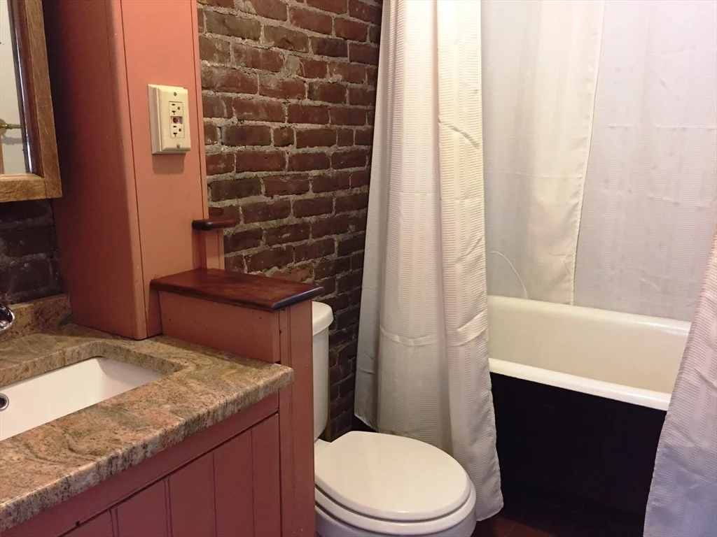 20 Putnam St, Charlestown