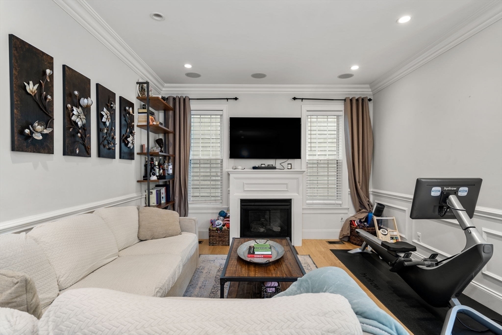 192 W 6th St, South Boston