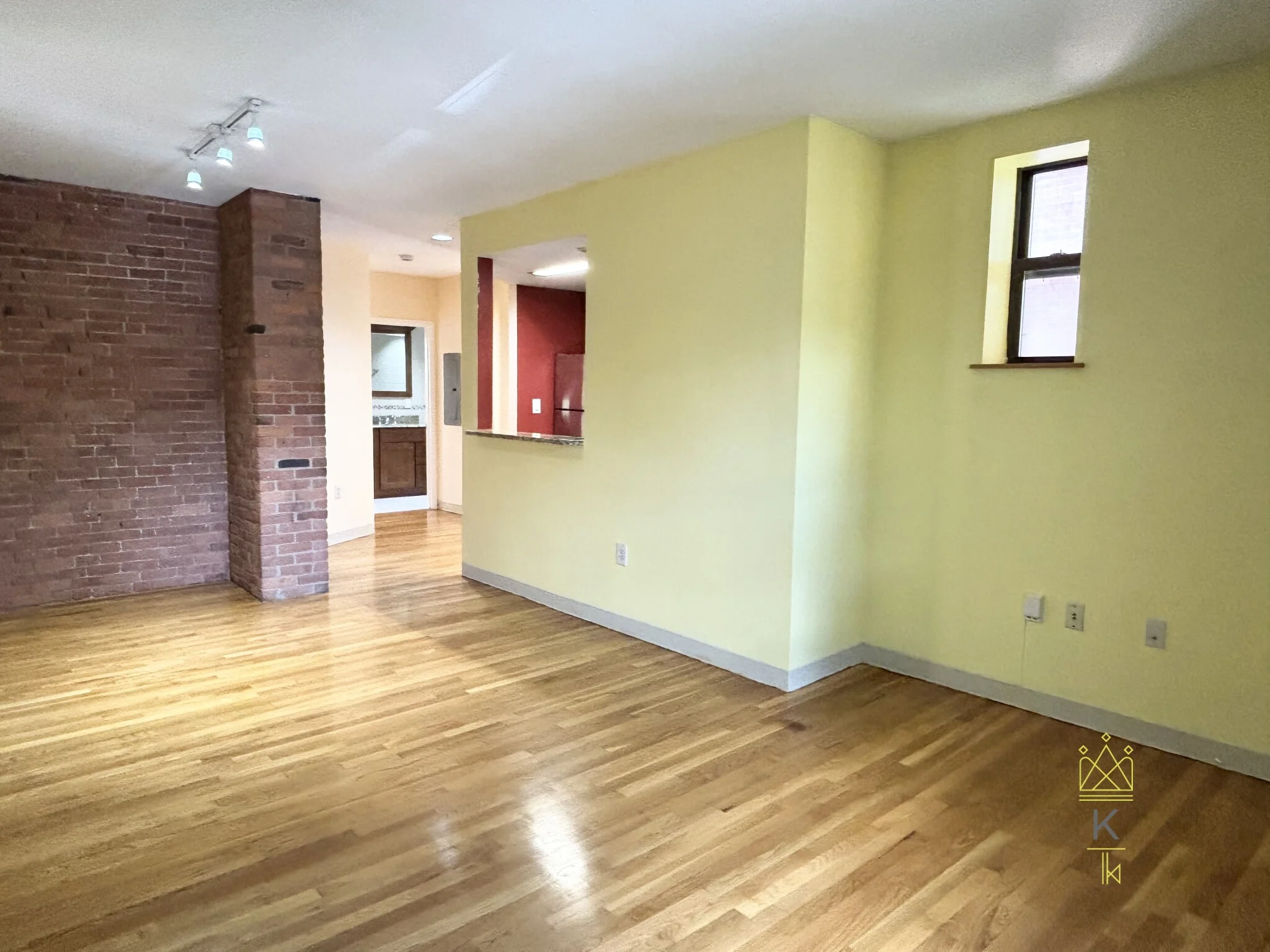 96 Gainsborough St, Fenway